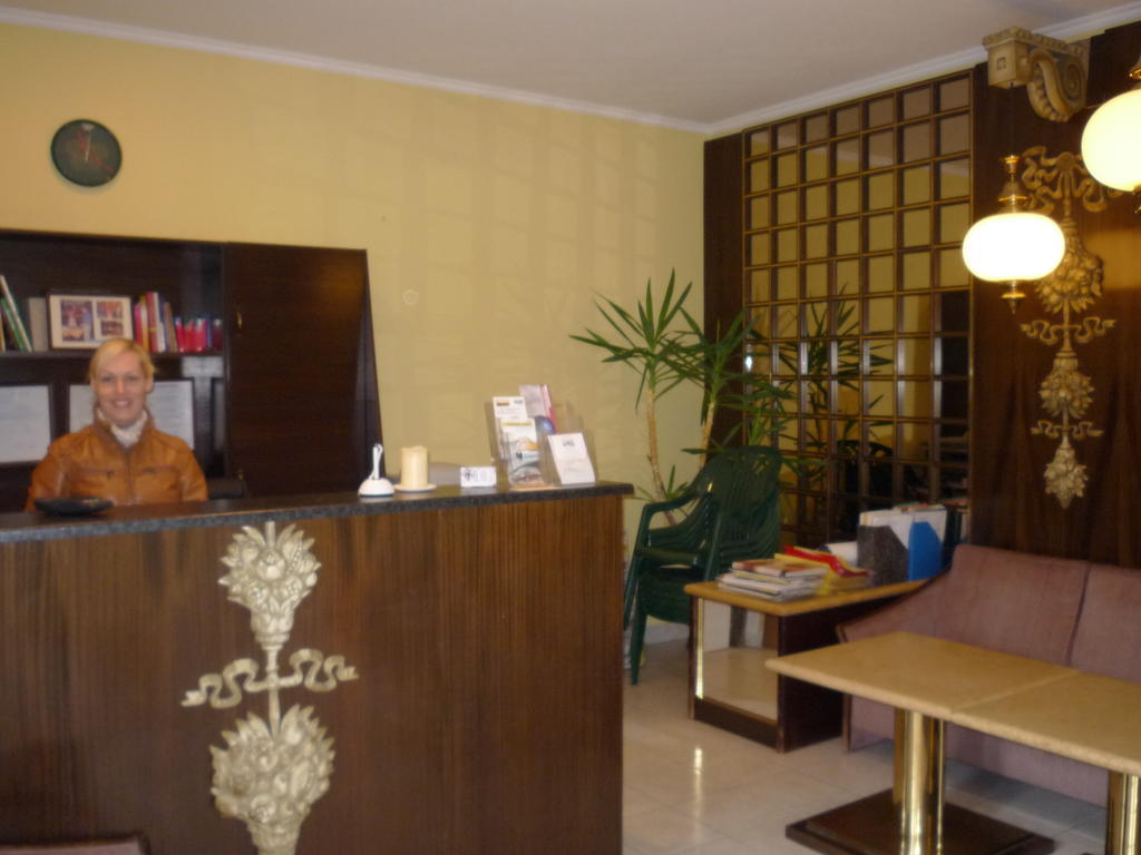 Kaloz Fregatt Panzio & Etterem Tata Bagian luar foto